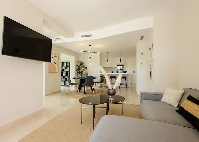 Luxurious Frontline Golf In Elviria Apartman