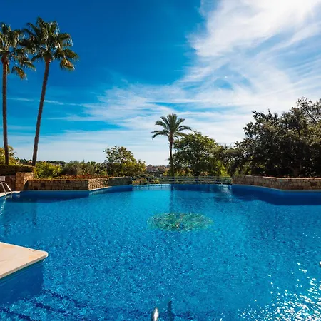 Luxurious Frontline Golf In Elviria