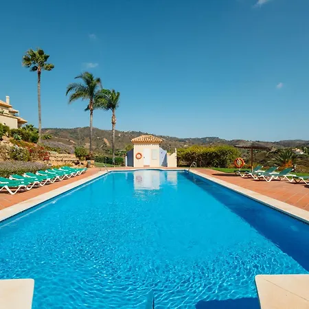 Luxurious Frontline Golf In Elviria