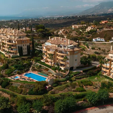 아파트 Luxurious Frontline Golf In Elviria *