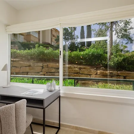 아파트 Luxurious Frontline Golf In Elviria 마르베야