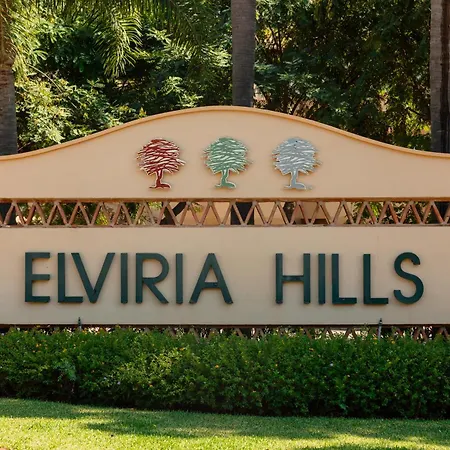 Luxurious Frontline Golf In Elviria 아파트 *