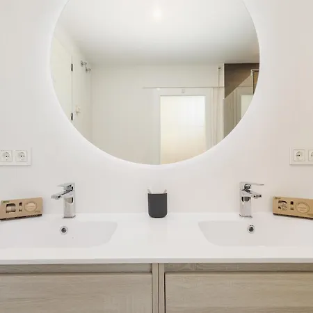 Luxurious Frontline Golf In Elviria 아파트