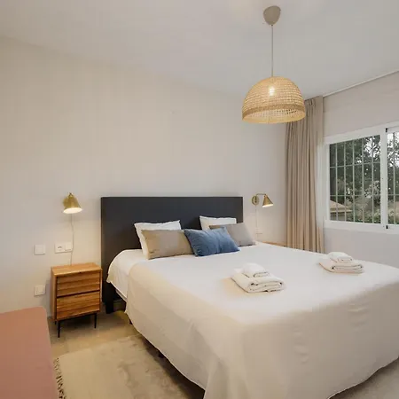 아파트 Luxurious Frontline Golf In Elviria *