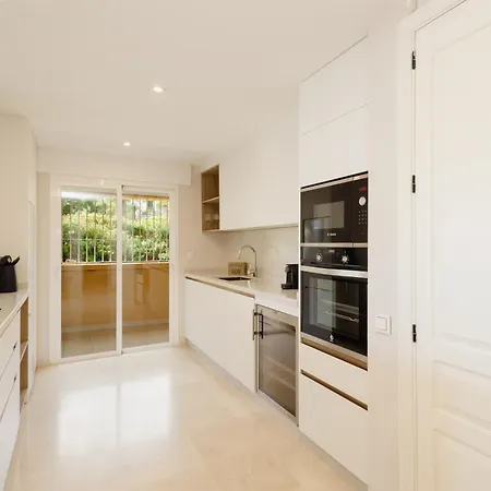 Luxurious Frontline Golf In Elviria