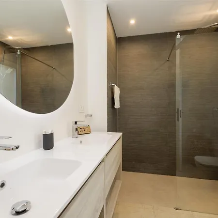 Luxurious Frontline Golf In Elviria 아파트 *