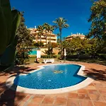 Luxurious Frontline Golf In Elviria Lägenhet Marbella