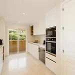 Luxurious Frontline Golf In Elviria