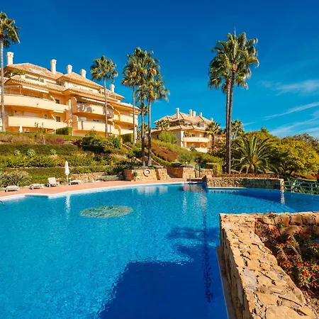 Luxurious Frontline Golf In Elviria *