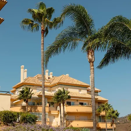 Apartment Luxurious Frontline Golf In Elviria Marbella