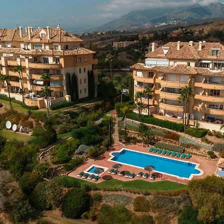 Apartment Luxurious Frontline Golf In Elviria