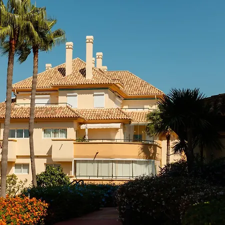 Luxurious Frontline Golf In Elviria Marbella