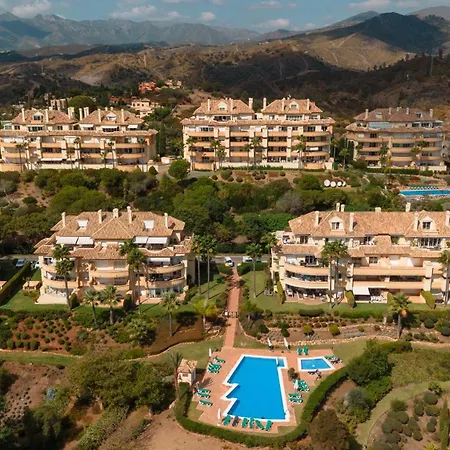 Luxurious Frontline Golf In Elviria Apartment