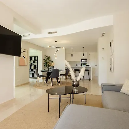 Luxurious Frontline Golf In Elviria Apartment