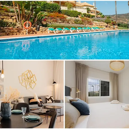 Luxurious Frontline Golf In Elviria Apartment