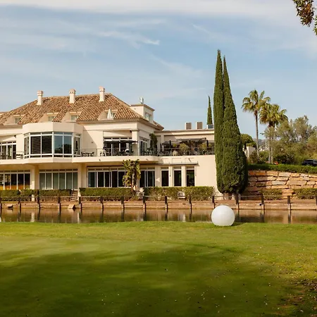 Luxurious Frontline Golf In Elviria Marbella
