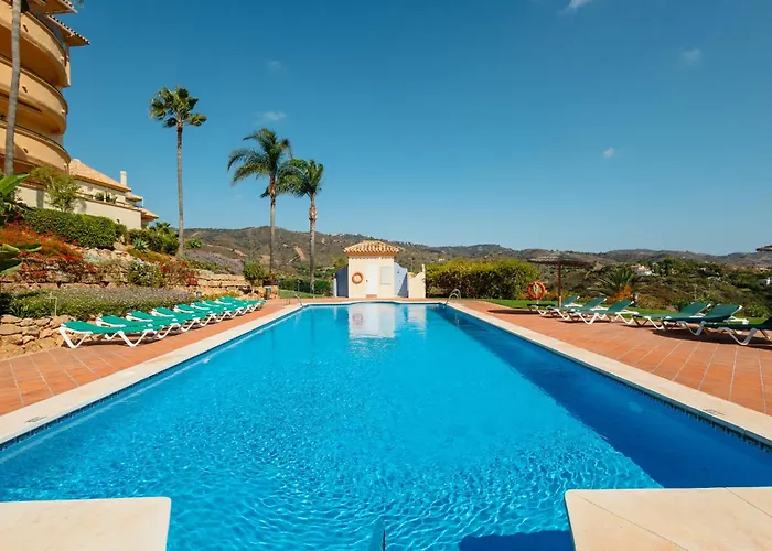 Luxurious Frontline Golf In Elviria