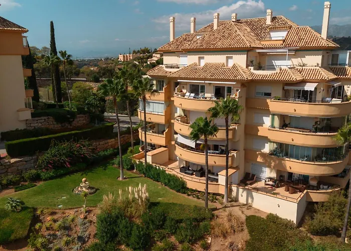 Luxurious Frontline Golf In Elviria Apartament