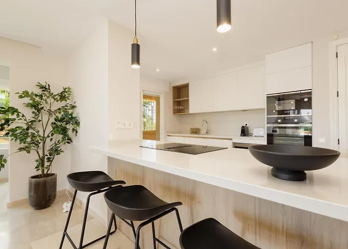 Luxurious Frontline Golf In Elviria *