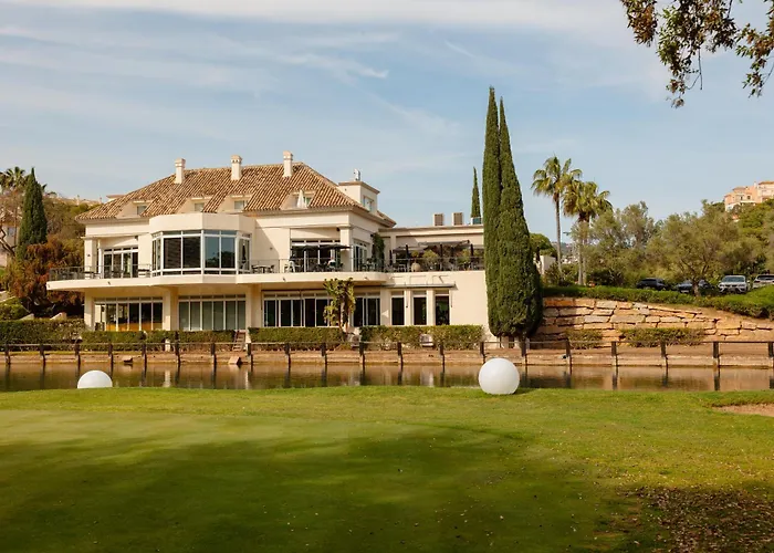 Luxurious Frontline Golf In Elviria מארבלה